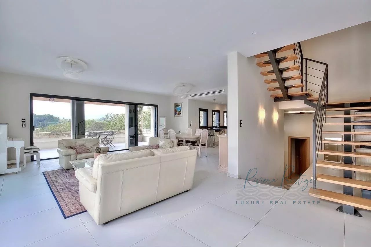 MOUGINS- Maison de Charme