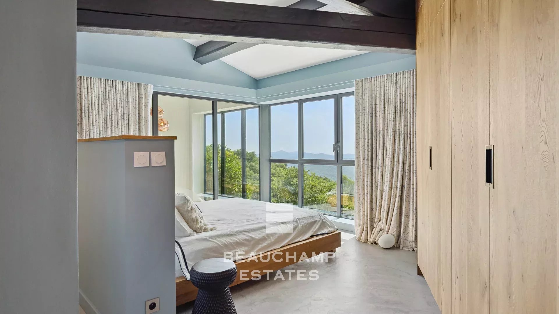 Villa de charme avec piscine et vue