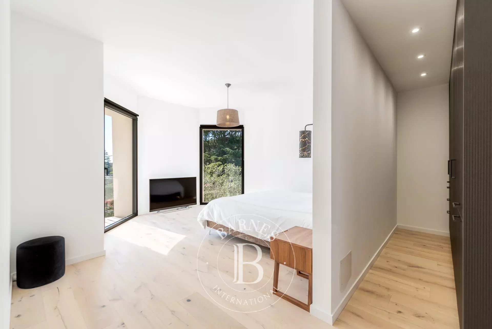 5 mn du village de Valbonne - Villa rénovée 5 chambres - Au calme absolu