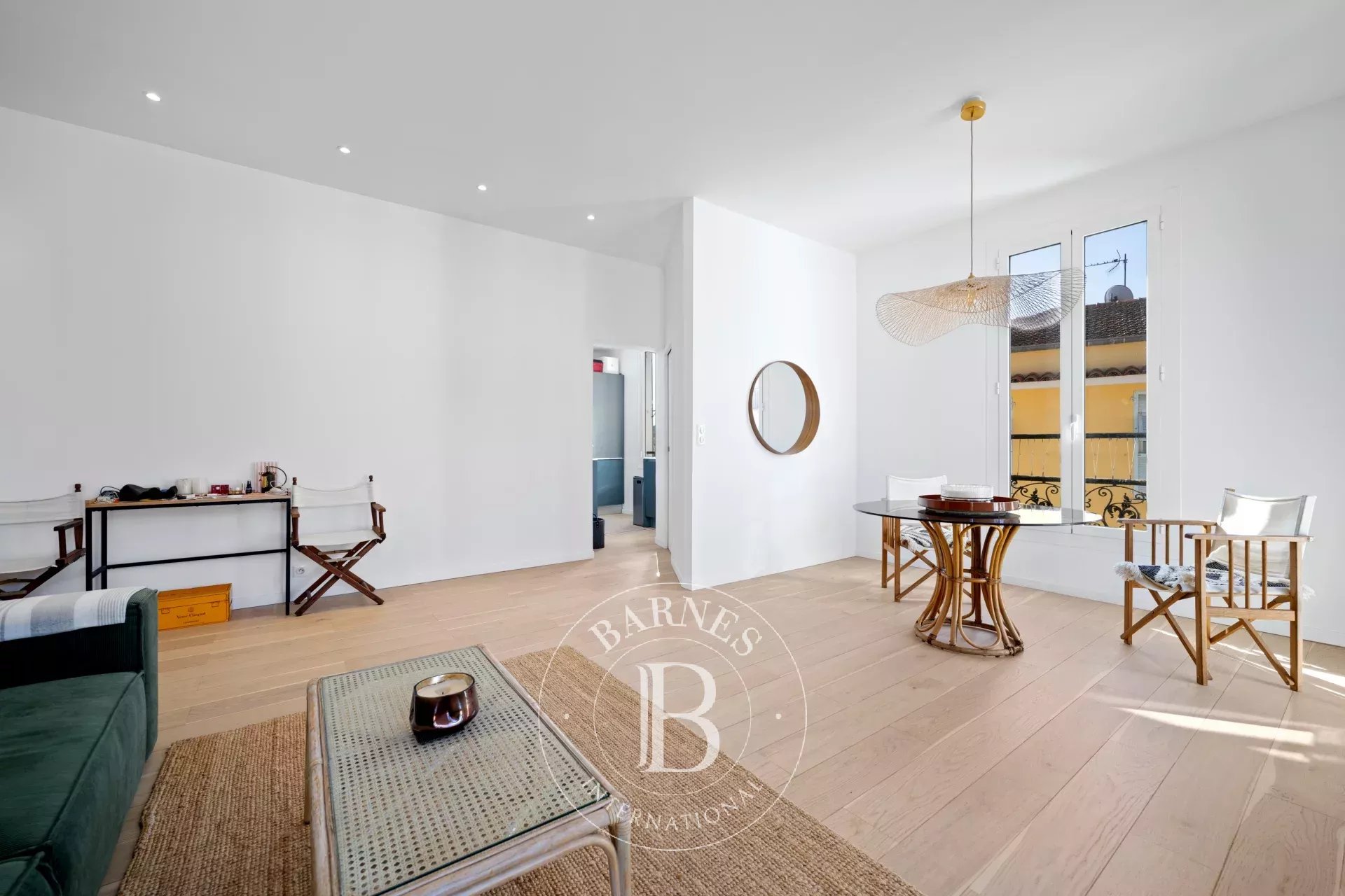 SAINT-JEAN-CAP-FERRAT – APPARTEMENT EN DERNIER ÉTAGE AVEC APERÇU MER ET JARDIN PRIVATIF