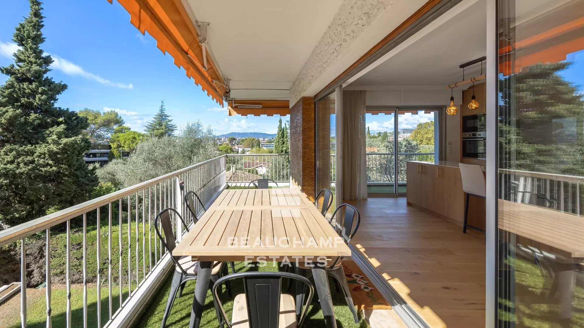Appartement 3 pièces entièrement rénové avec vue mer - Le Cannet