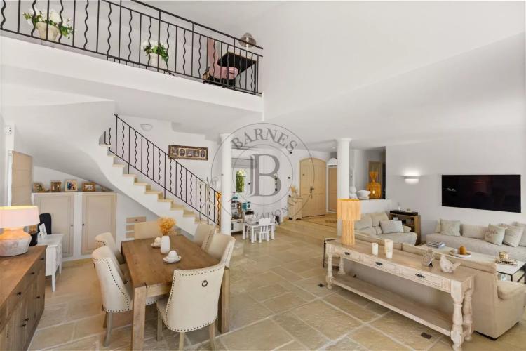 VILLA MOUGINS – VAUMARRE – À QUELQUES MINUTES DU CENTRE