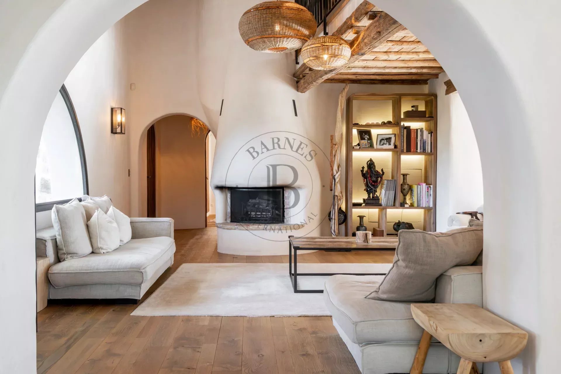 MOUGINS – PROPRIÉTÉ DE CHARME – ADRESSE RECHERCHÉE