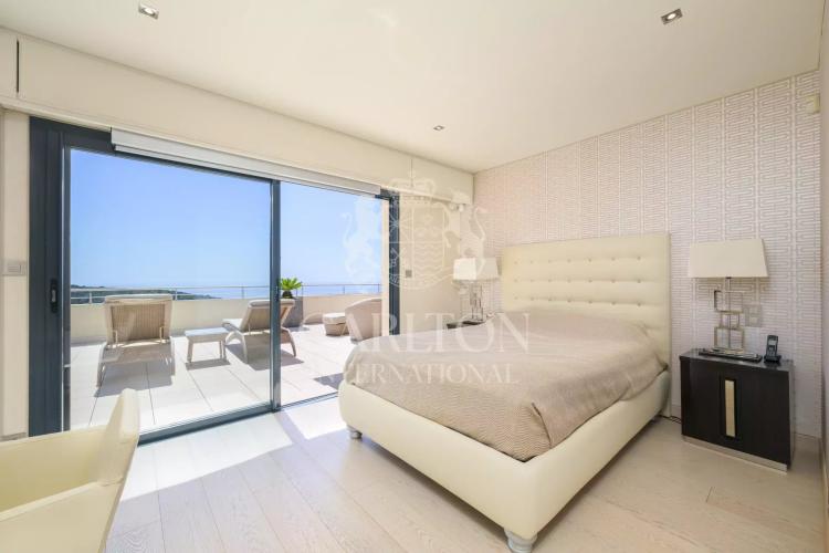 Eze, à quelques minutes de Monaco, plages, importante propriété avec vue mer époustouflante.