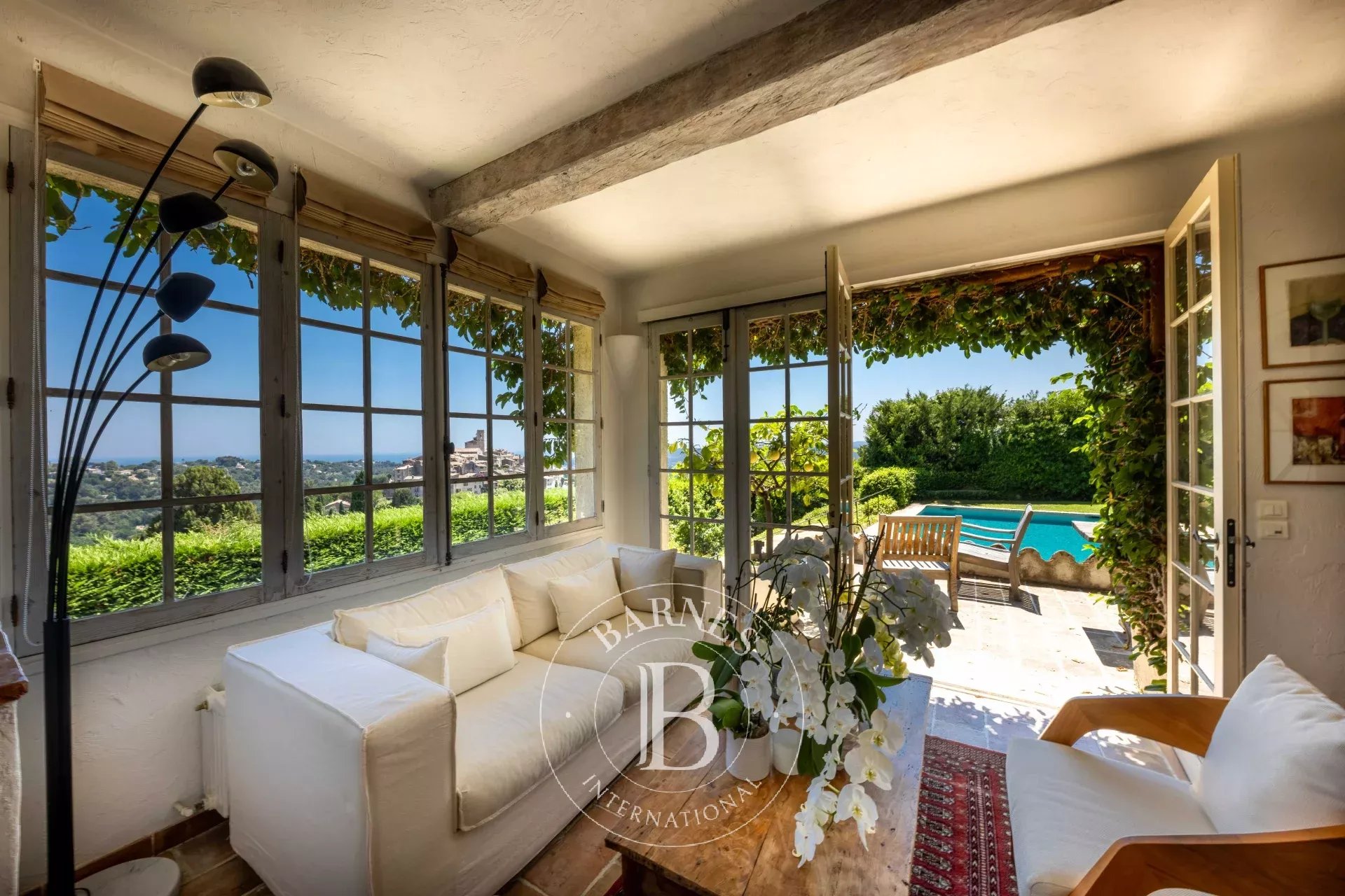 Saint-Paul-de-Vence – Propriété de charme avec vue panoramique au cœur d’un domaine sécurisé
