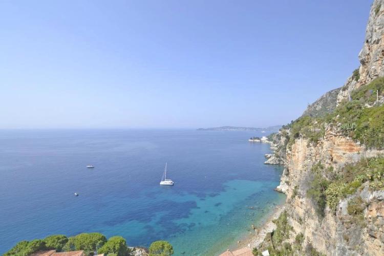 Cap d'Ail - Location - Villa moderne dans un domaine privé avec accès à la plage