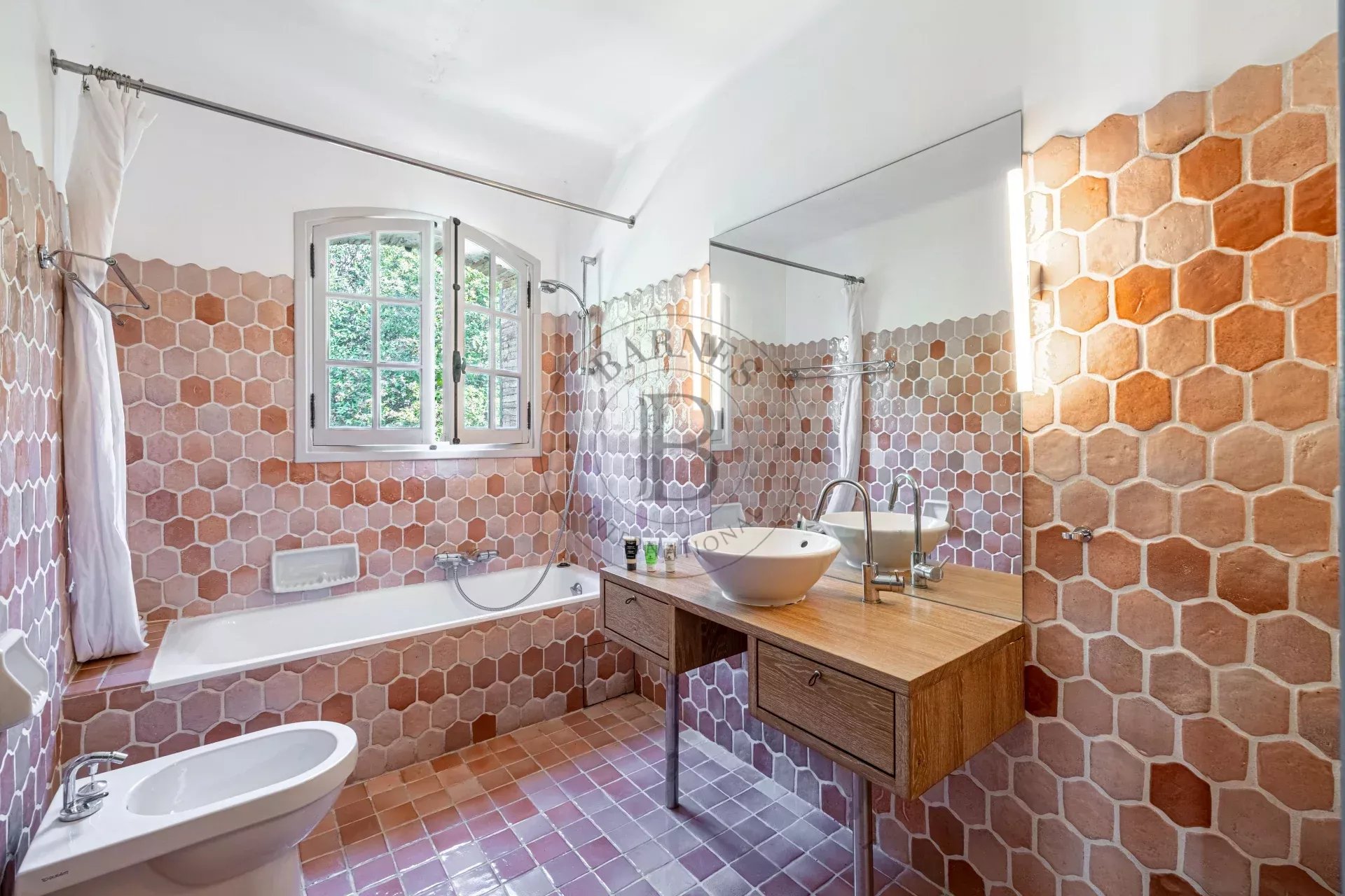 PROCHE MOUGINS – MAS EN PIERRE