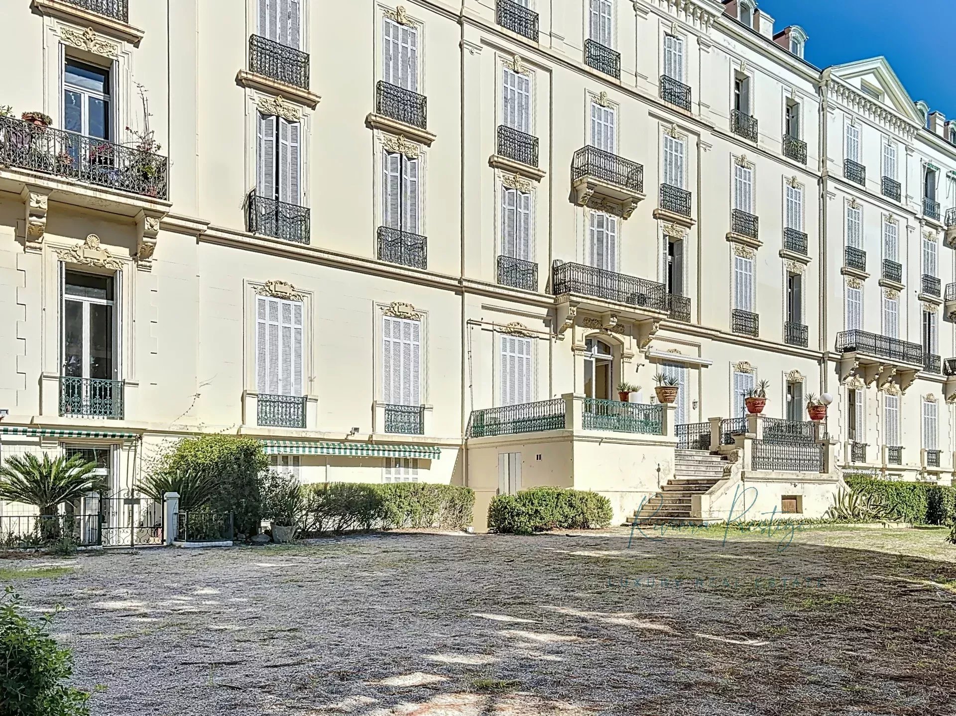 Appartement Bourgeois - 4 pièces - Cannes Basse Californie