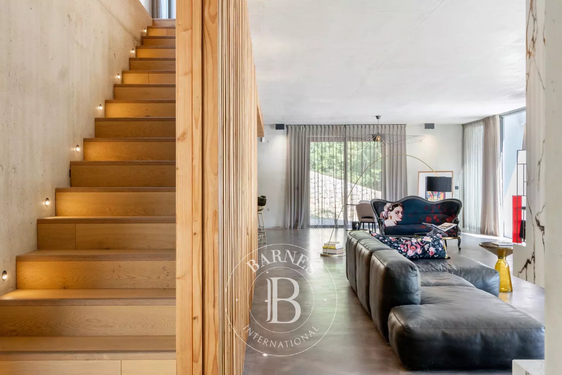 Valbonne, au pied du village, villa d'exception, piscine