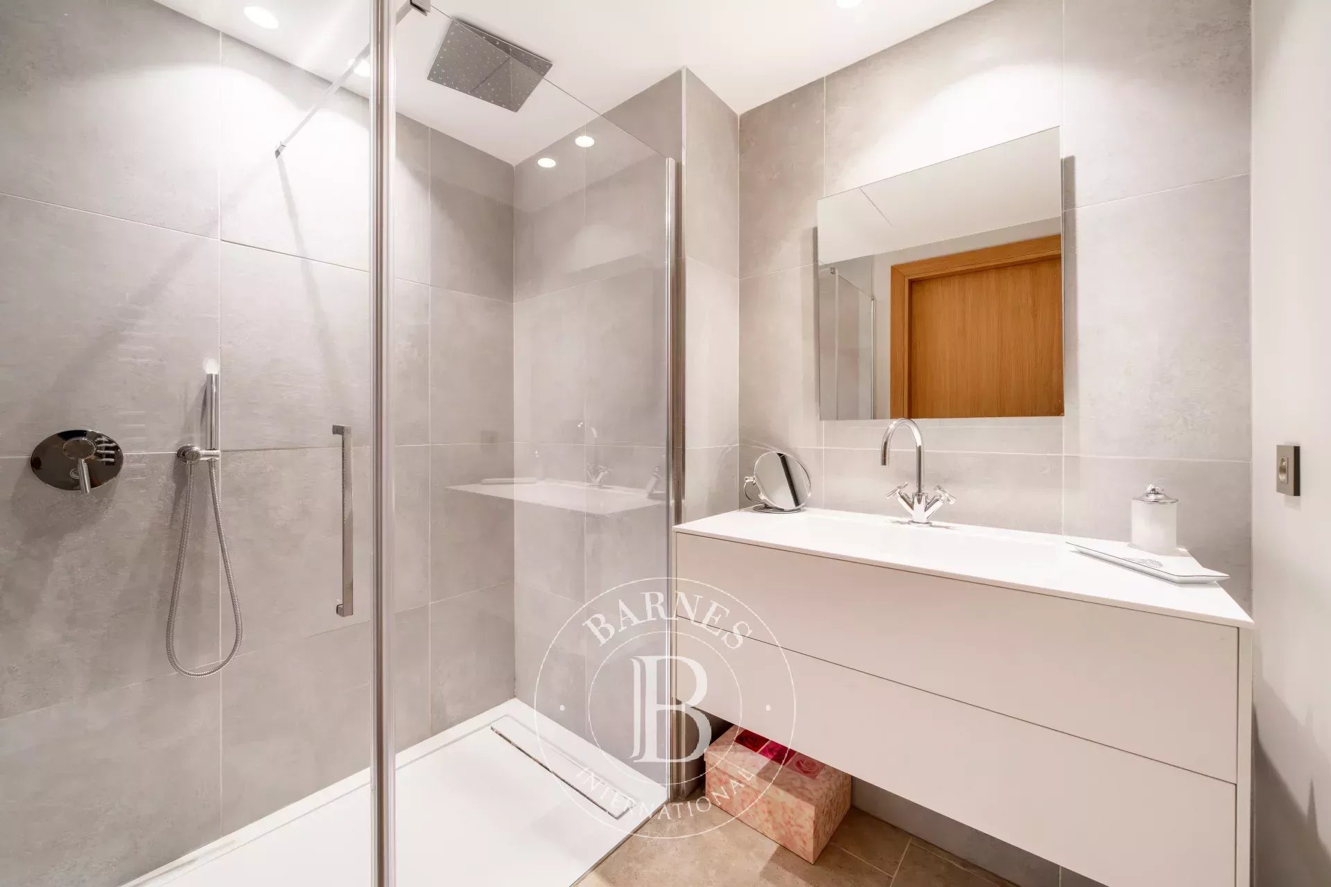 Saint-Paul de Vence – Appartement d’exception avec vaste terrasse et vue mer