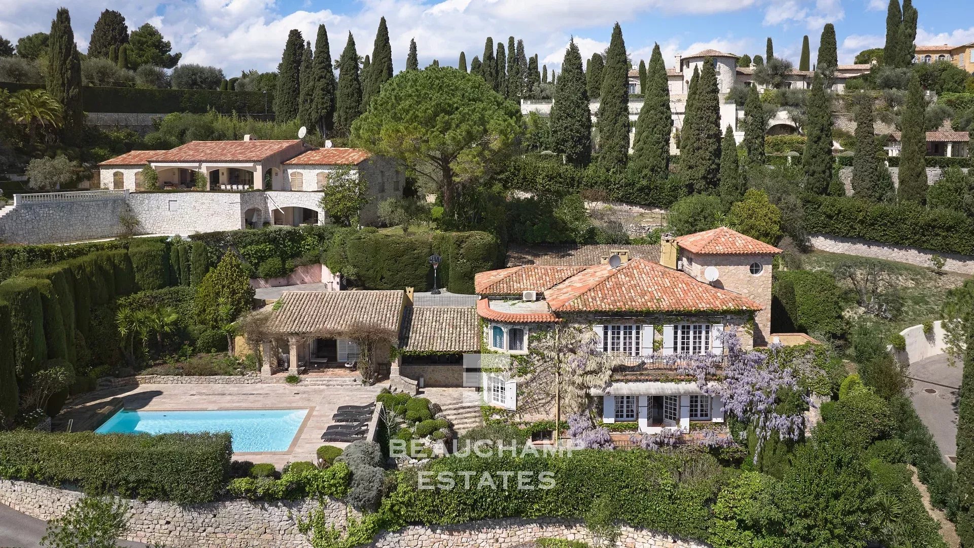 Bastide en pierre 6 chambres avec vue mer panoramique dans un domaine fermé à Mougins