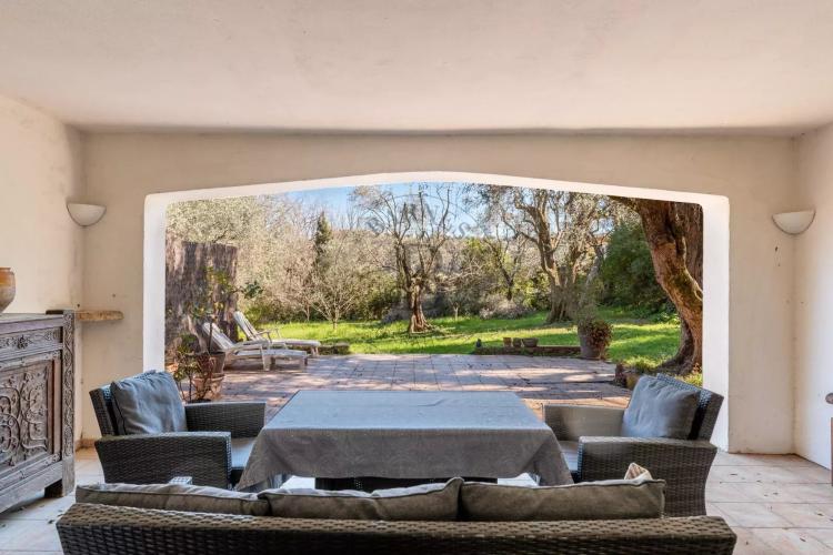 MOUGINS – PEYROUES – BELLE PROPRIÉTÉ À FORT POTENTIEL