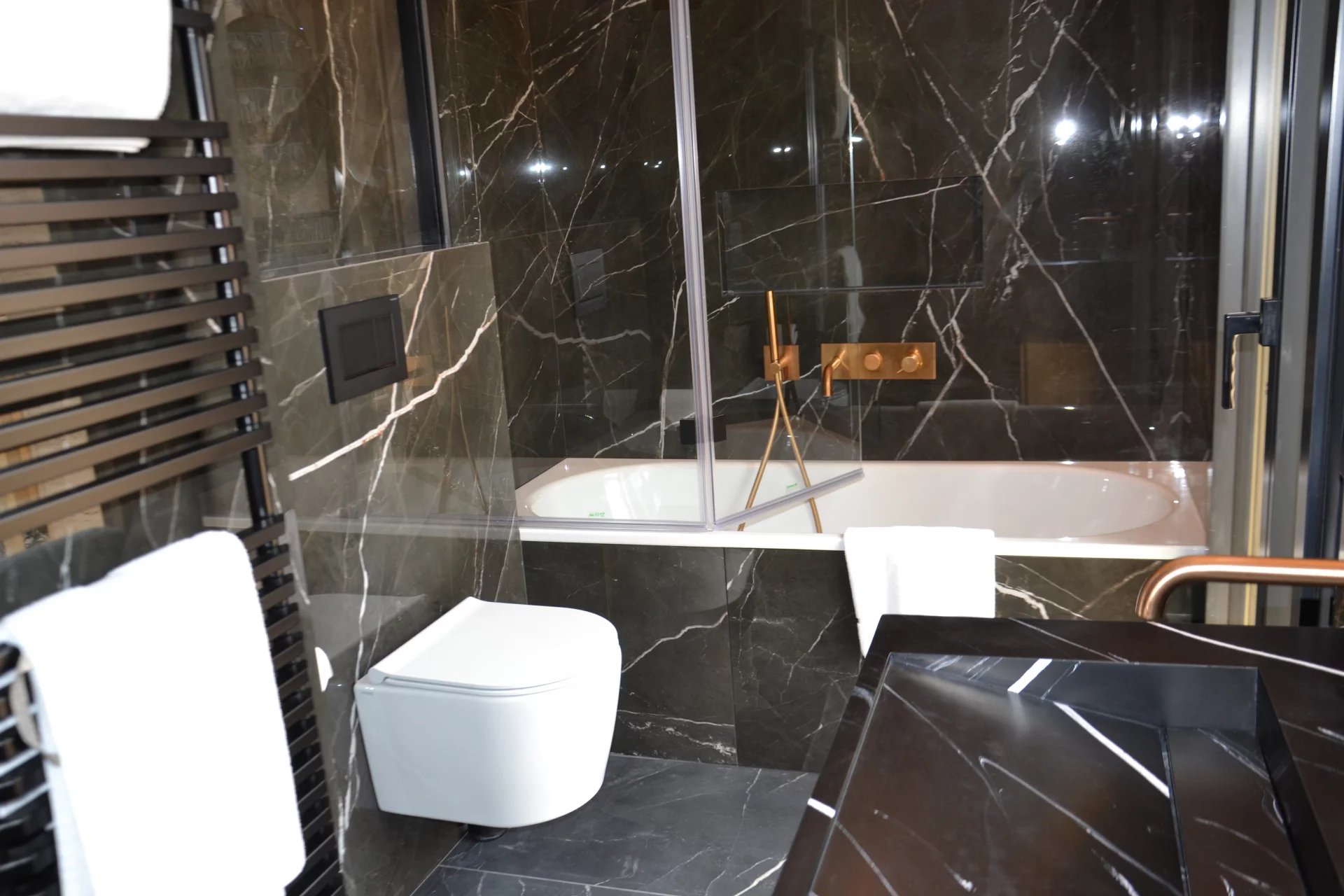 Appartement de 2 chambres rénové et meublé