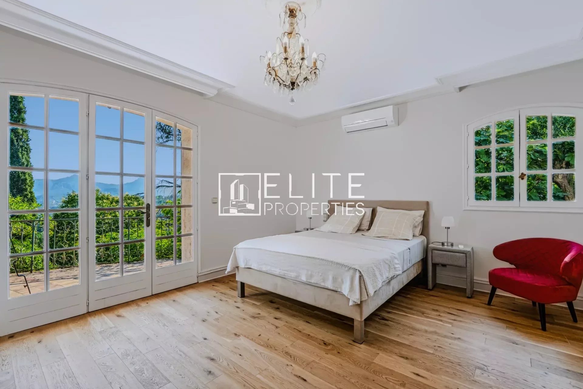 Maison de charme avec vue mer panoramique. piscine et dépendance