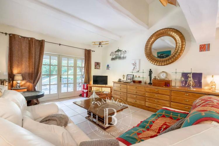 Opio - Superbe mas en pierre - Terrain de 6000 m2 avec piscine et jacuzzi à pied des commerces