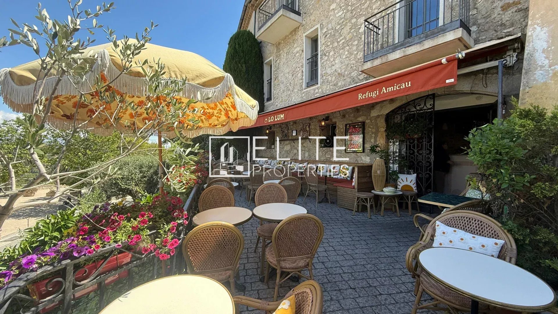 Fonds de commerce bar à cocktail avec cuisine de snacking Mougins village