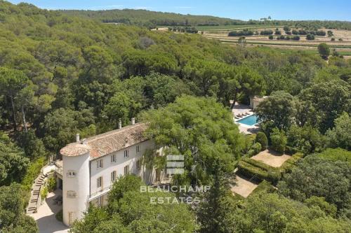 Château d'exception de 15 chambres au cœur d'un domaine préservé – Lorgues