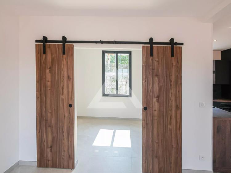 LA TURBIE - 2 PIECES VIDE - GARAGE