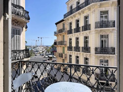 CANNES FORVILLE PALAIS 4P - BALCON VUE MER
