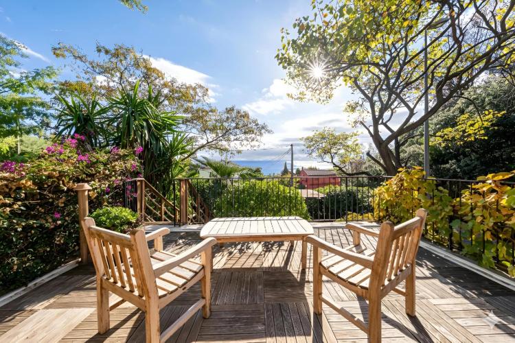 CANNES CROIX DES GARDES - MAISON DE CARACTERE – BEAUX VOLUMES