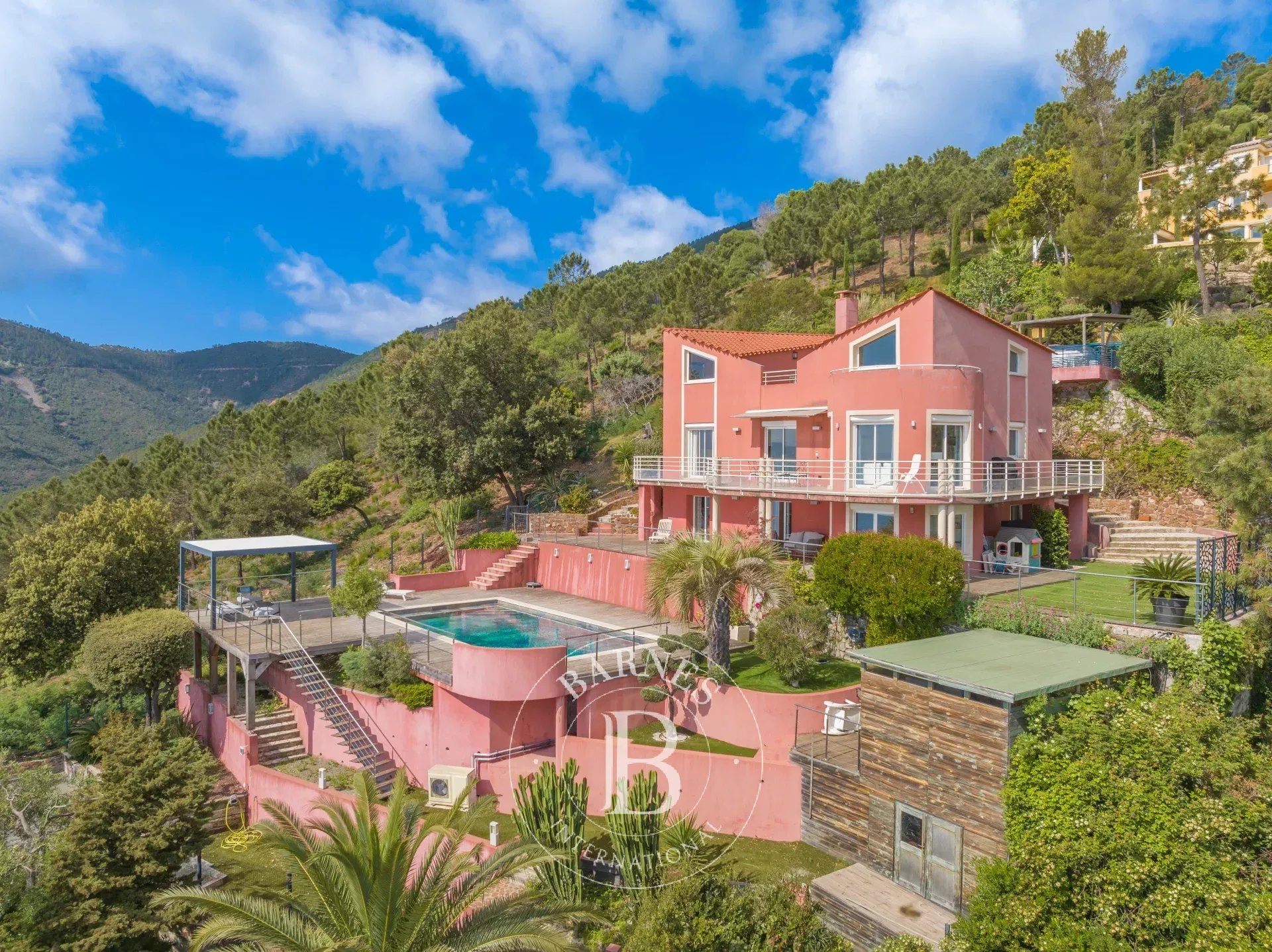 THÉOULE - VILLA FAMILIALE AVEC VUE MER PANORAMIQUE