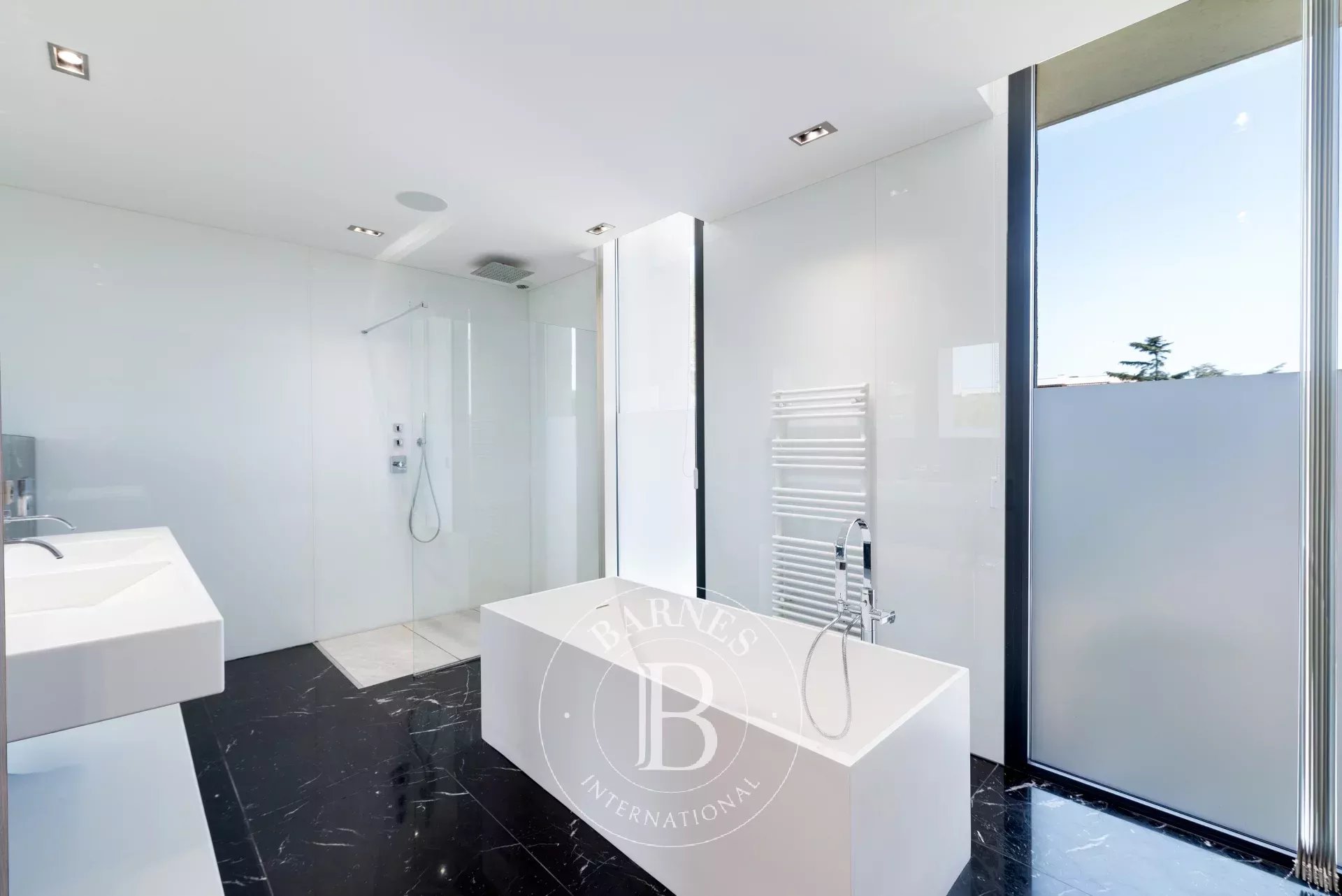 Superbe villa contemporaine avec piscine à 100 m de la plage