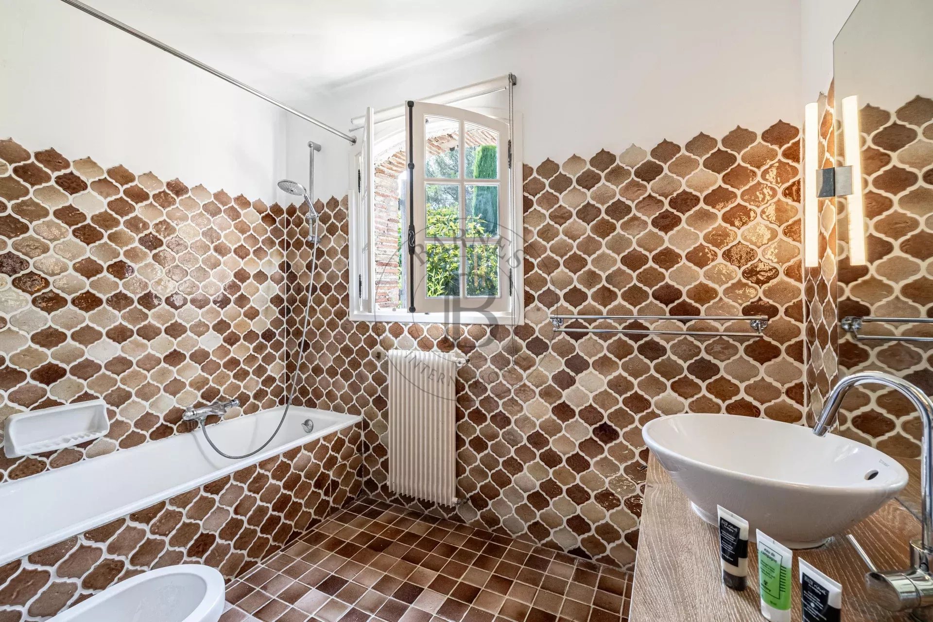 PROCHE MOUGINS – MAS EN PIERRE