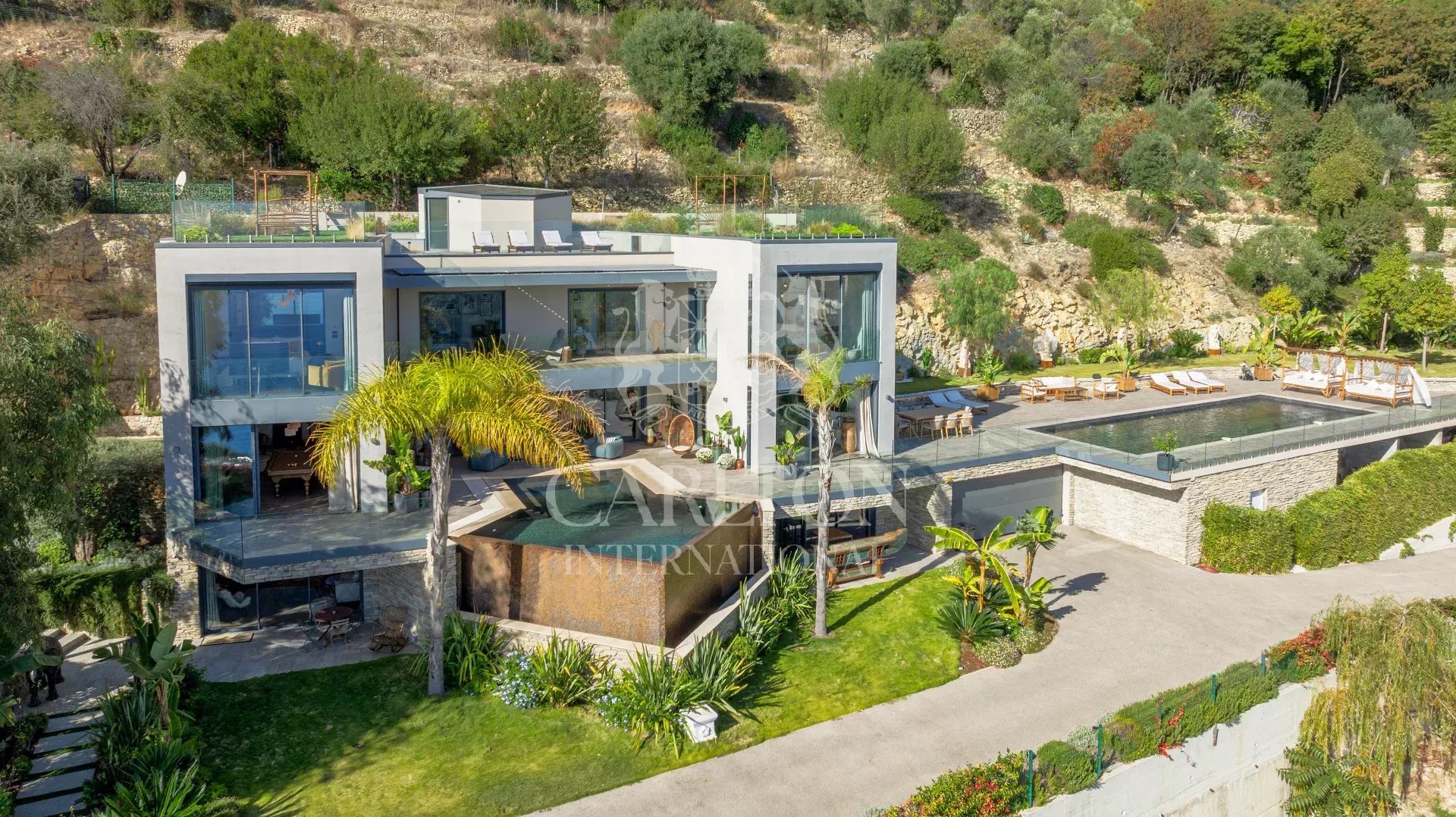 Villa contemporaine d’exception avec vue sur mer et deux piscines – Aux portes de Monaco