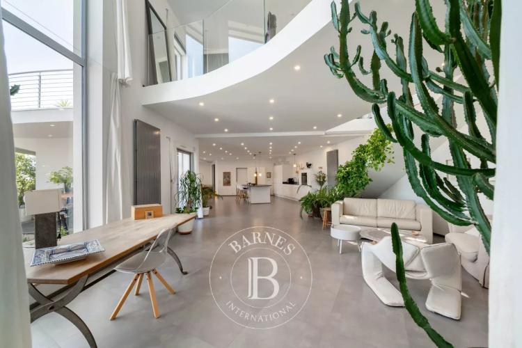 Cagnes-sur-Mer - Élégante villa contemporaine avec vue mer et montagnes