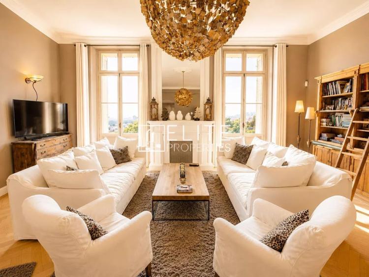 LE GRAND PALAIS – APPARTEMENT DE PRESTIGE AU CŒUR DE GRASSE