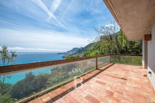 ROQUEBRUNE-CAP-MARTIN - VILLA D'ARCHITECTE - VUE MER PANORAMIQUE