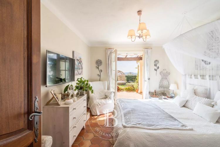 Grasse Saint-Jean - Villa avec appartement indépendant en position dominante vue mer au calme