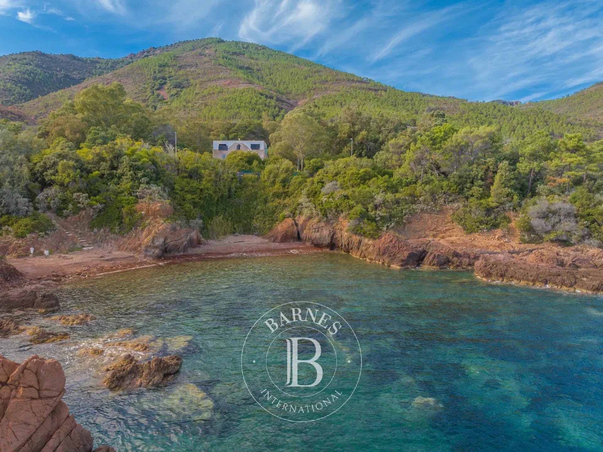 SAINT-RAPHAËL - PROPRIÉTÉ EN BORD DE MER À RÉNOVER