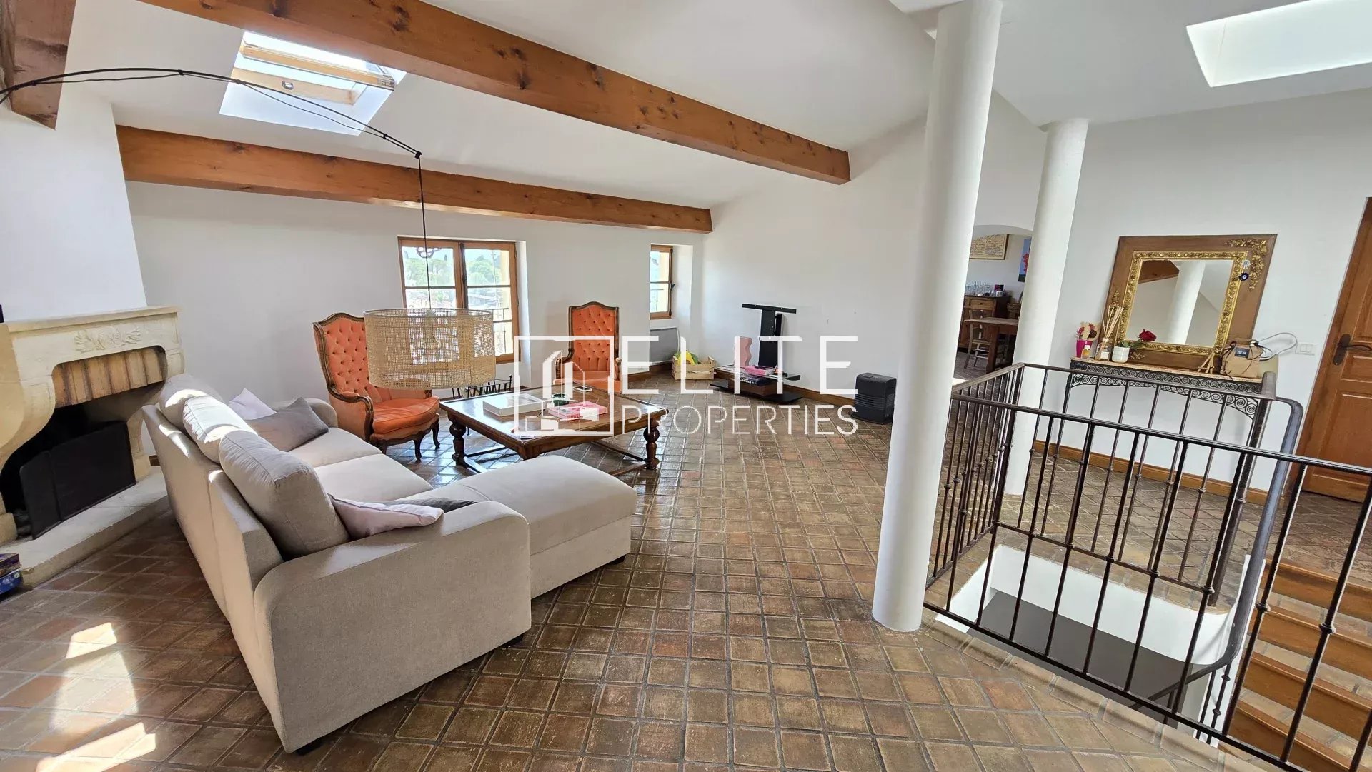 APPARTEMENT 4 PIÈCES DE 149m², VUE MER – MOUGINS VILLAGE