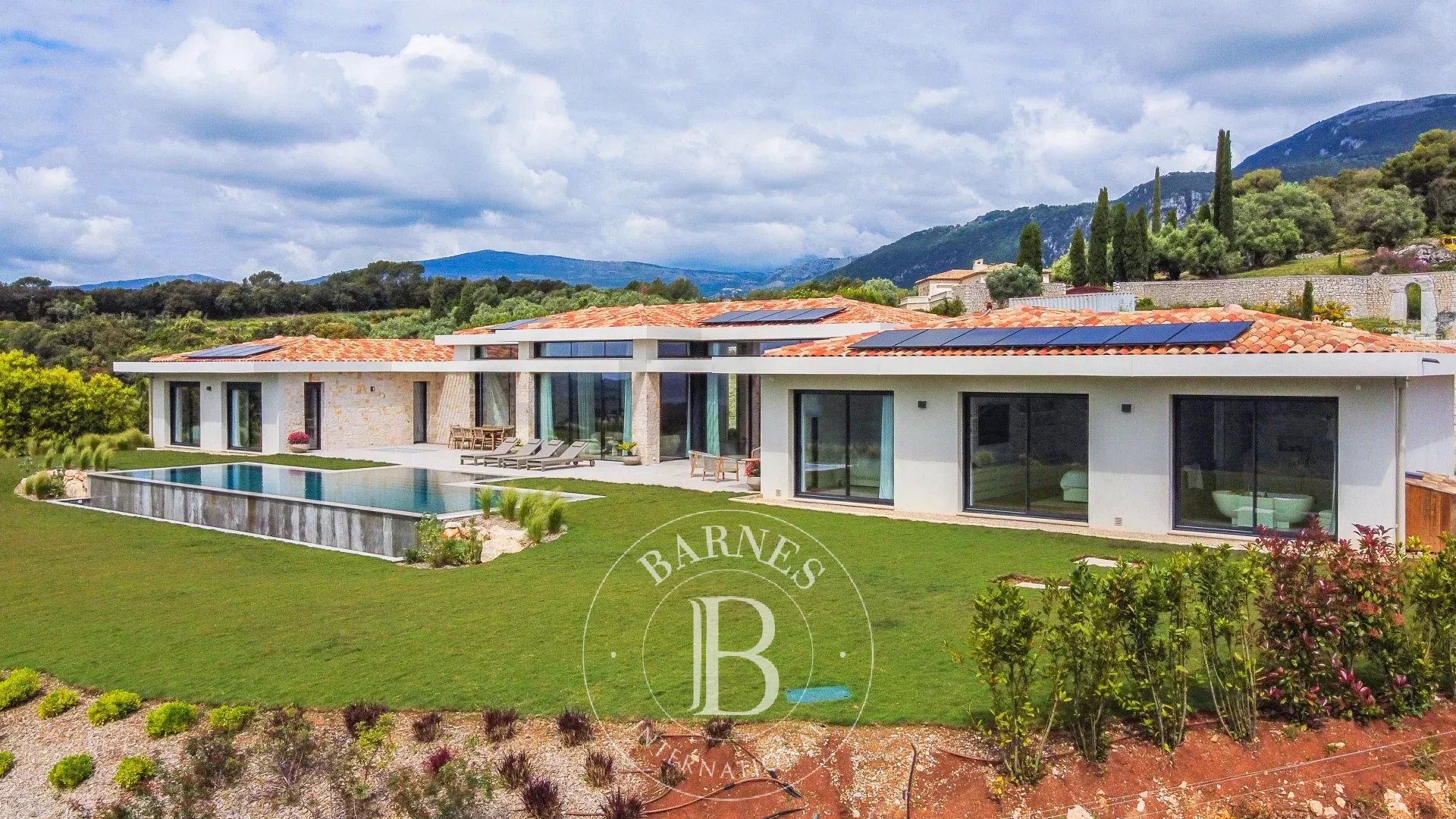 Roquefort-les-Pins - Domaine résidentiel très prisé - Villa neuve vue mer panoramique