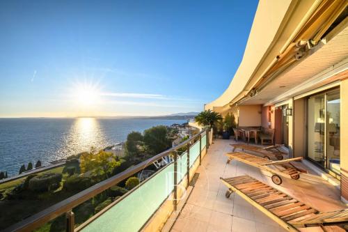 CAP DE NICE – DERNIER ÉTAGE AVEC TERRASSE ET VUE MER PANORAMIQUE