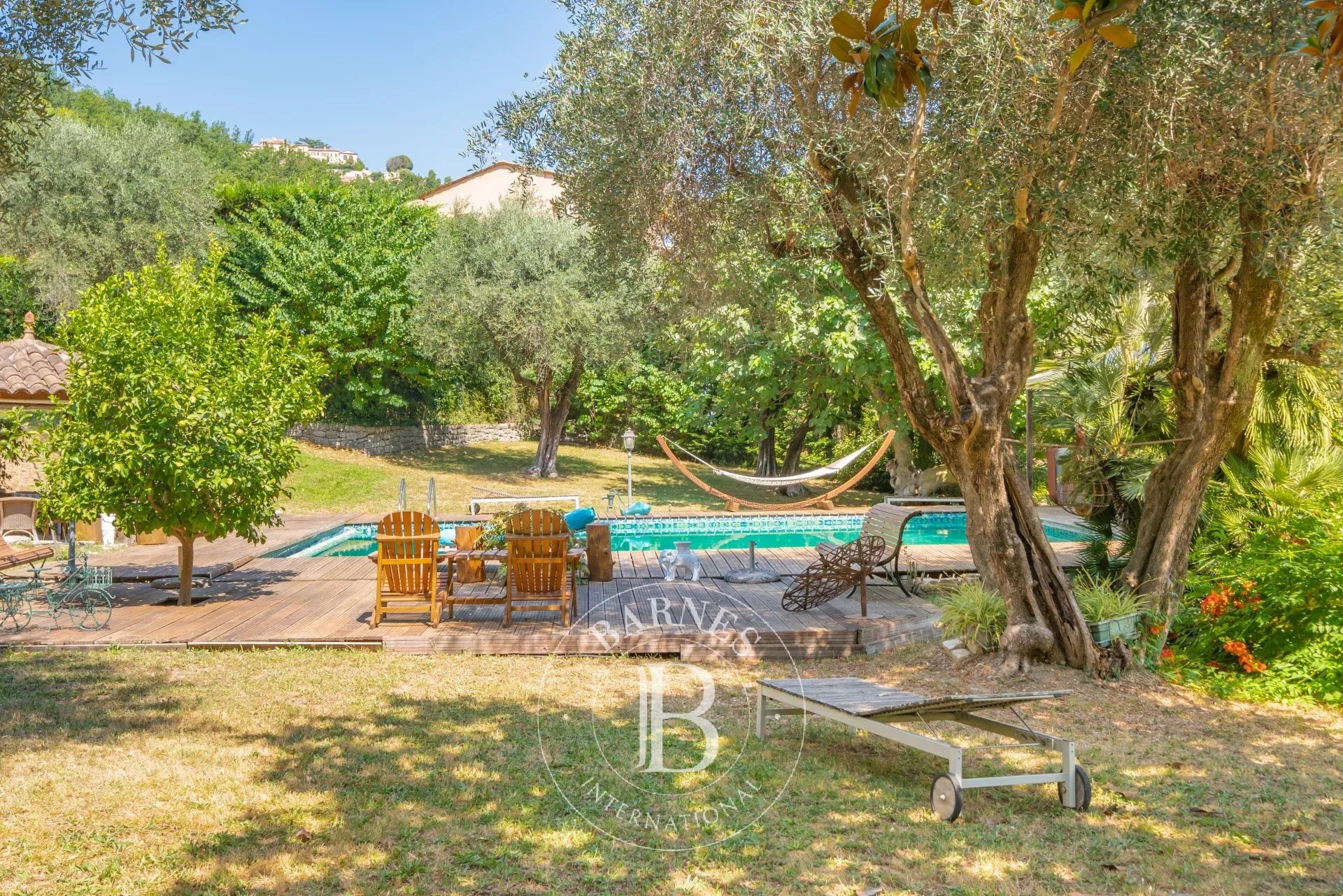 Opio - Superbe mas en pierre - Terrain de 6000 m2 avec piscine et jacuzzi à pied des commerces