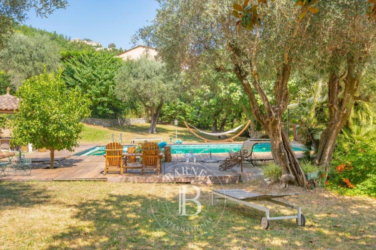 Opio - Superbe mas en pierre - Terrain de 6000 m2 avec piscine et jacuzzi à pied des commerces