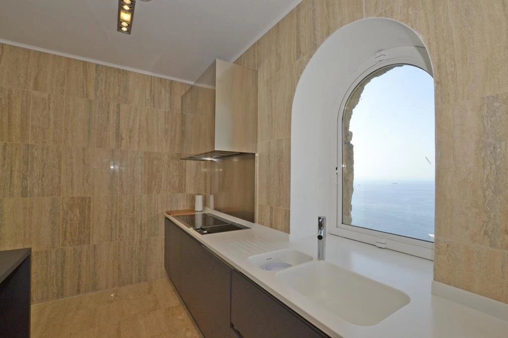 Cap d'Ail - Location - Villa moderne dans un domaine privé avec accès à la plage