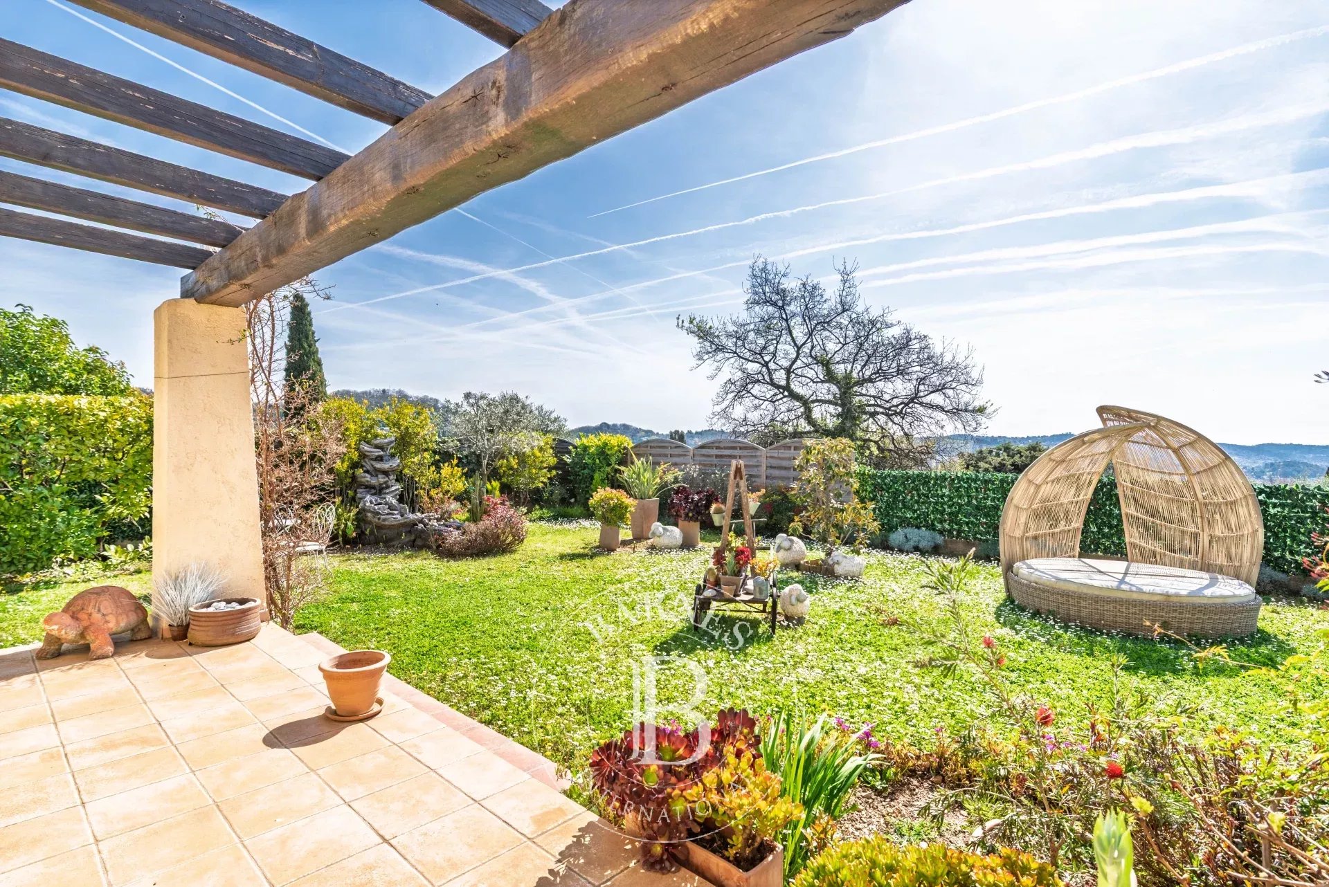 Grasse Saint-Jean - Villa avec appartement indépendant en position dominante vue mer au calme