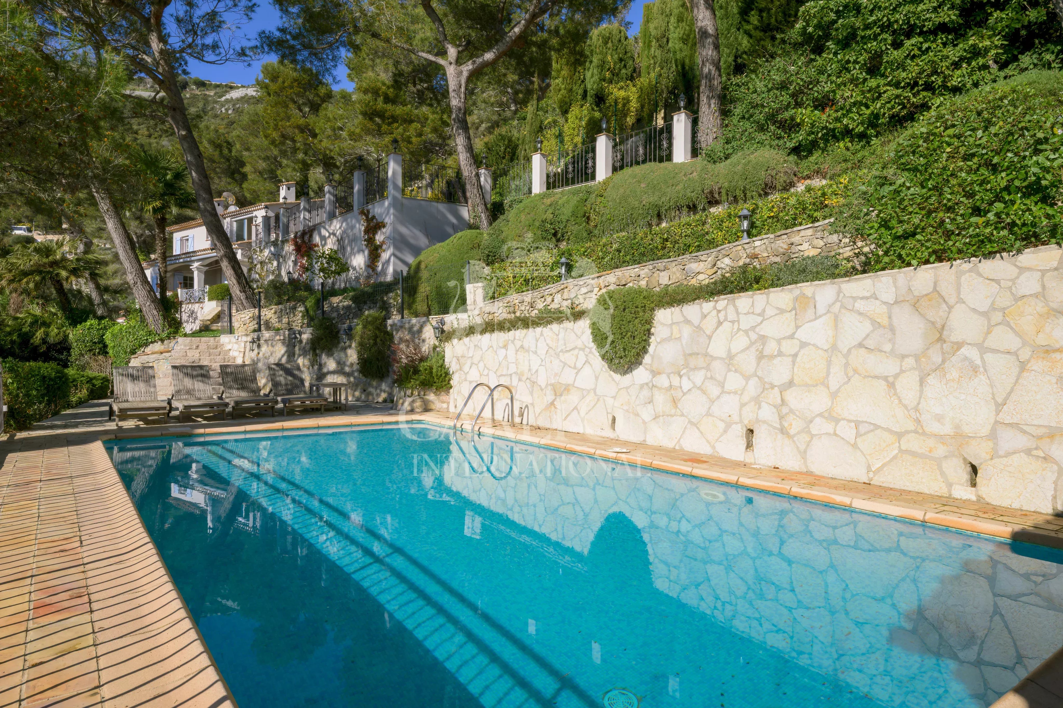 Èze – Élégante villa provençale avec vue mer exceptionnelle