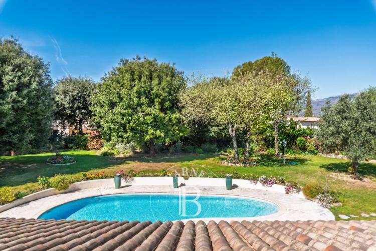 Le Rouret – Villa vue mer, domaine fermé, plein sud, 4 chambres, sous-sol complet
