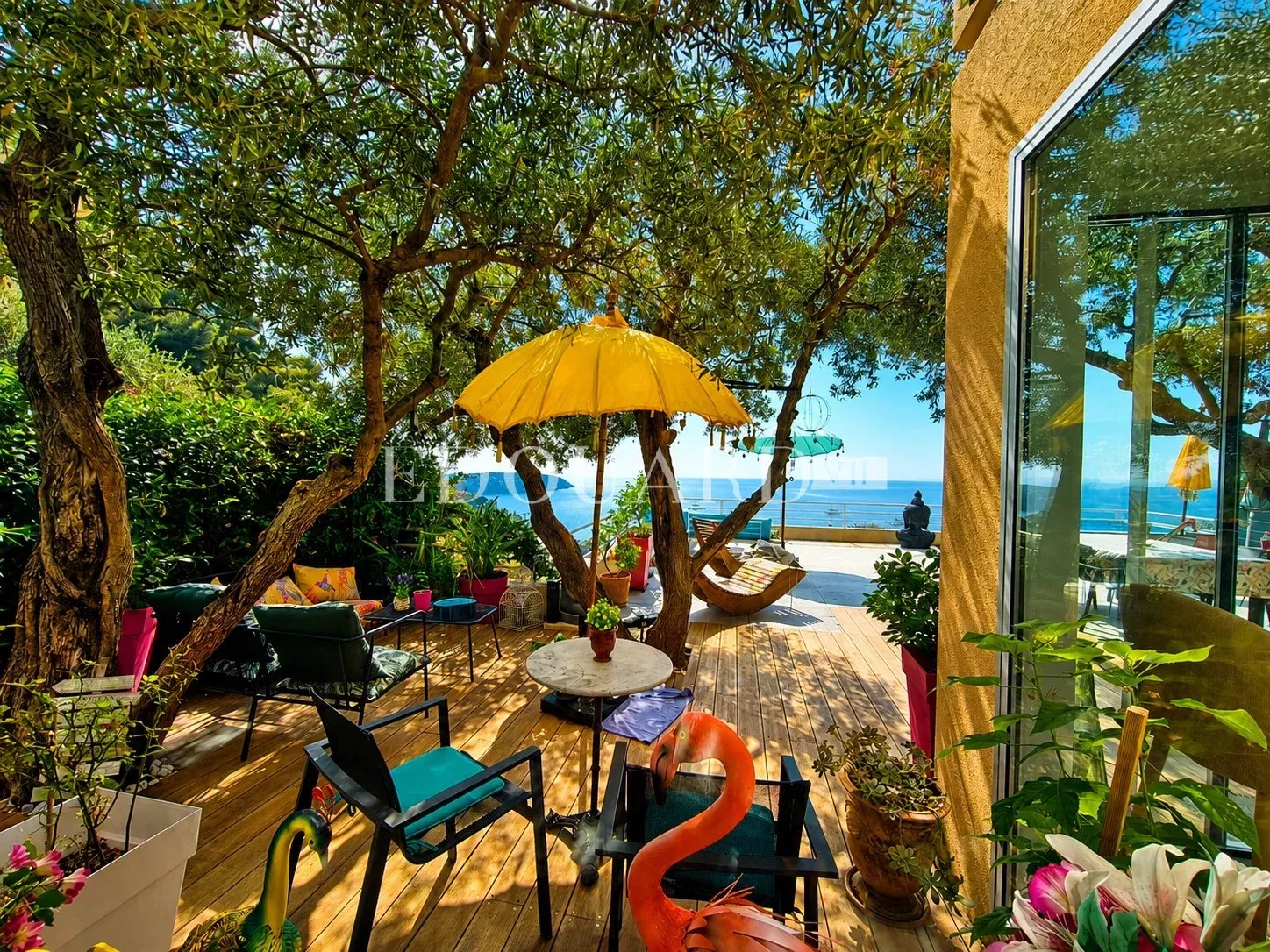 Roquebrune Cap Martin, trois pièces avec spectaculaire terrasse, petite piscine privée et superbe vue mer
