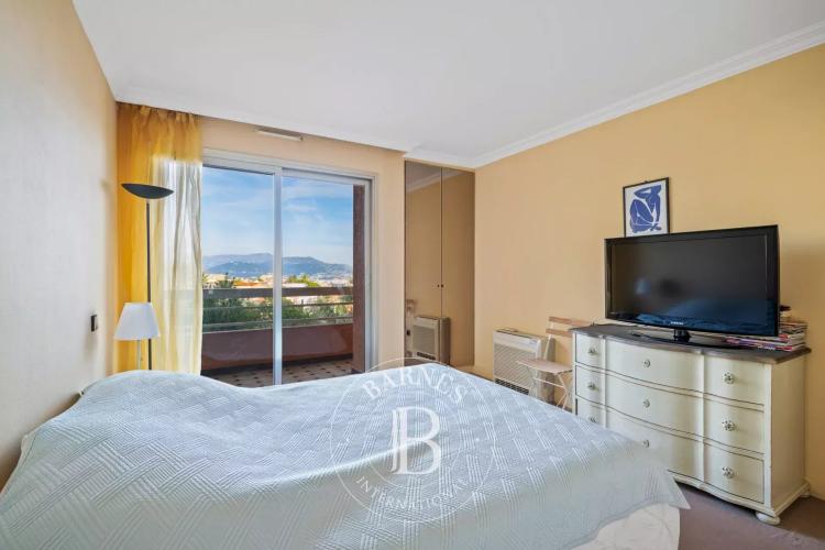 NICE – LA LANTERNE — APPARTEMENT TRAVERSANT AVEC VUES MER & GRANDE TERRASSE