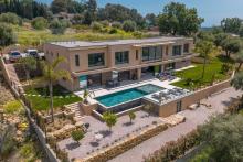 OPIO: Contemporaine dans domaine privé avec vue sur le golf et le vieux village