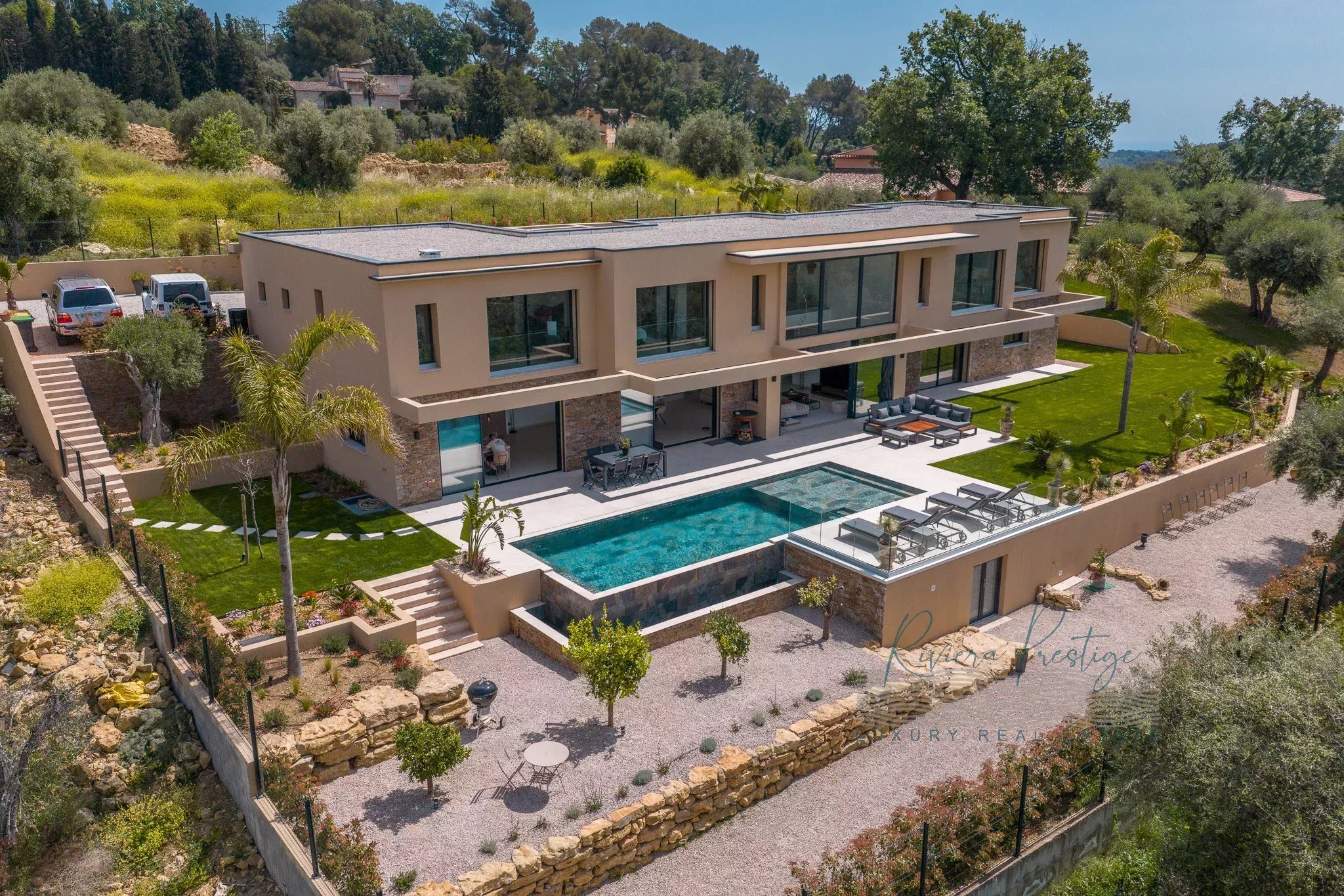 OPIO: Contemporaine dans domaine privé avec vue sur le golf et le vieux village