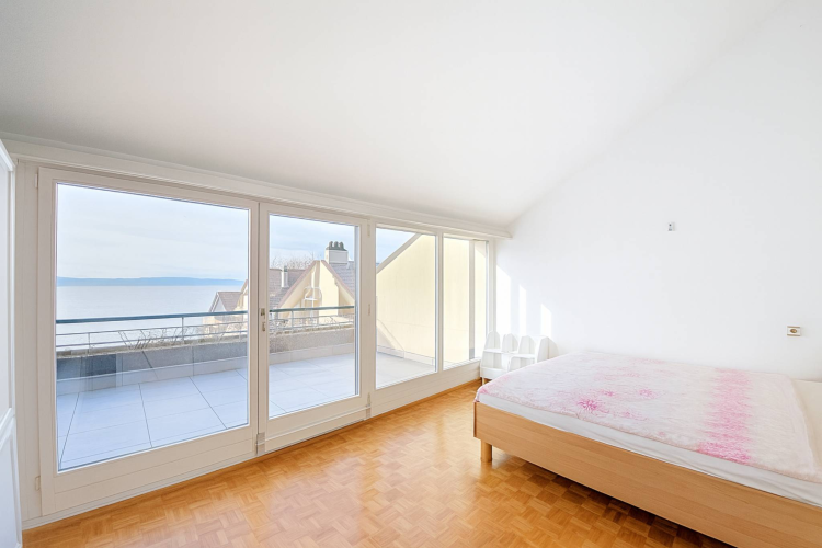 Grand duplex de 3.5 pièces avec vue imprenable sur le lac et les montagnes