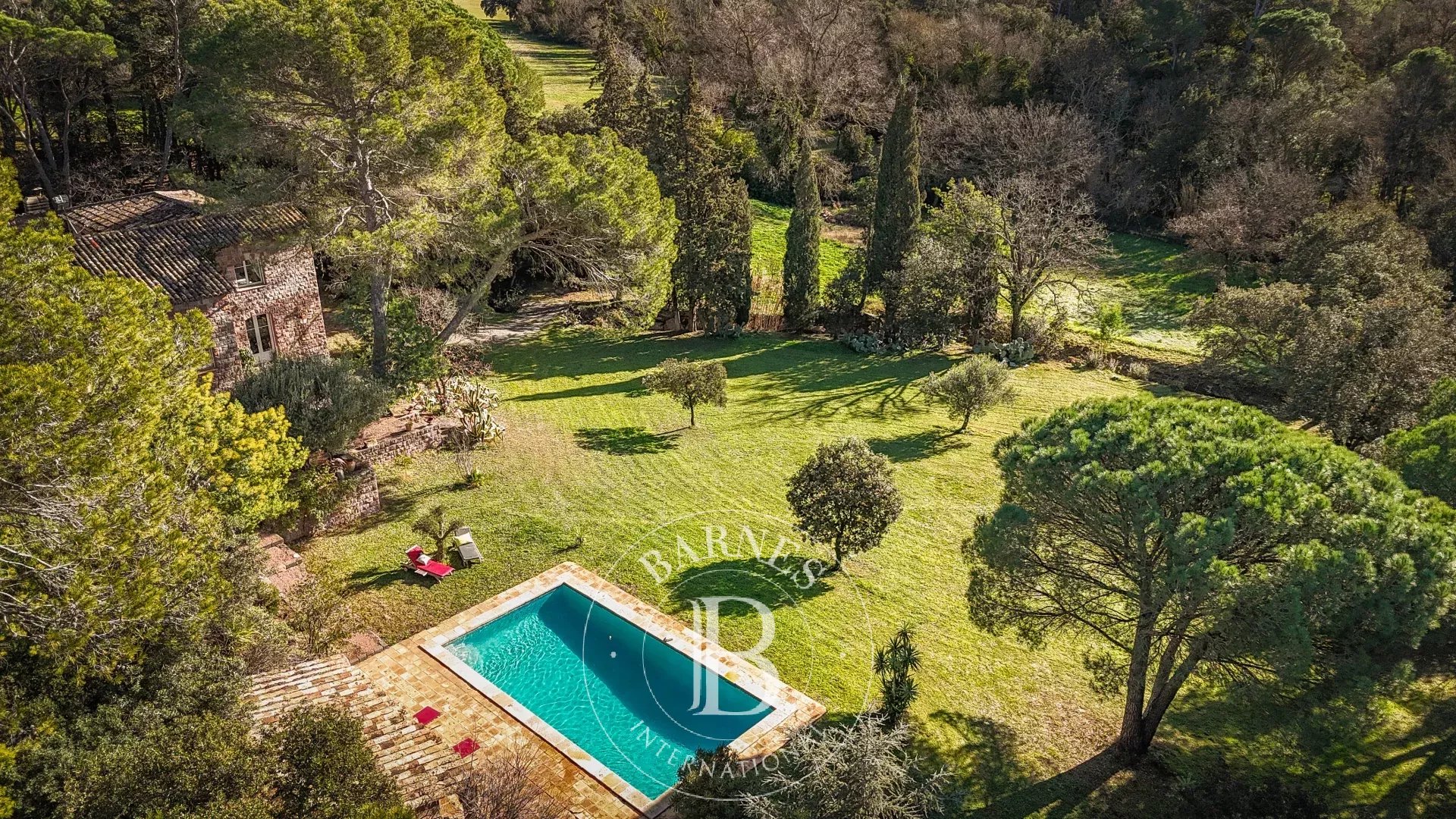 SAINT-RAPHAËL - PROPRIÉTÉ EN PIERRE DE L'ESTÉREL - PARC D'1 HECTARE