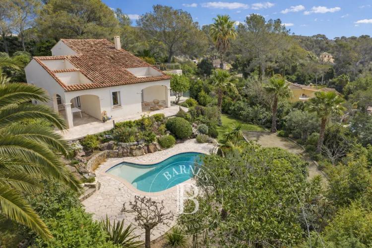 SAINT-RAPHAËL - VILLA DE QUALITÉ AVEC PISCINE DANS UN DOMAINE SÉCURISÉ