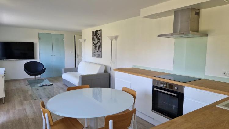 LE CANNET COLLINES - GRAND APPARTEMENT T4 TRAVERSANT - PLEINE VUE MER